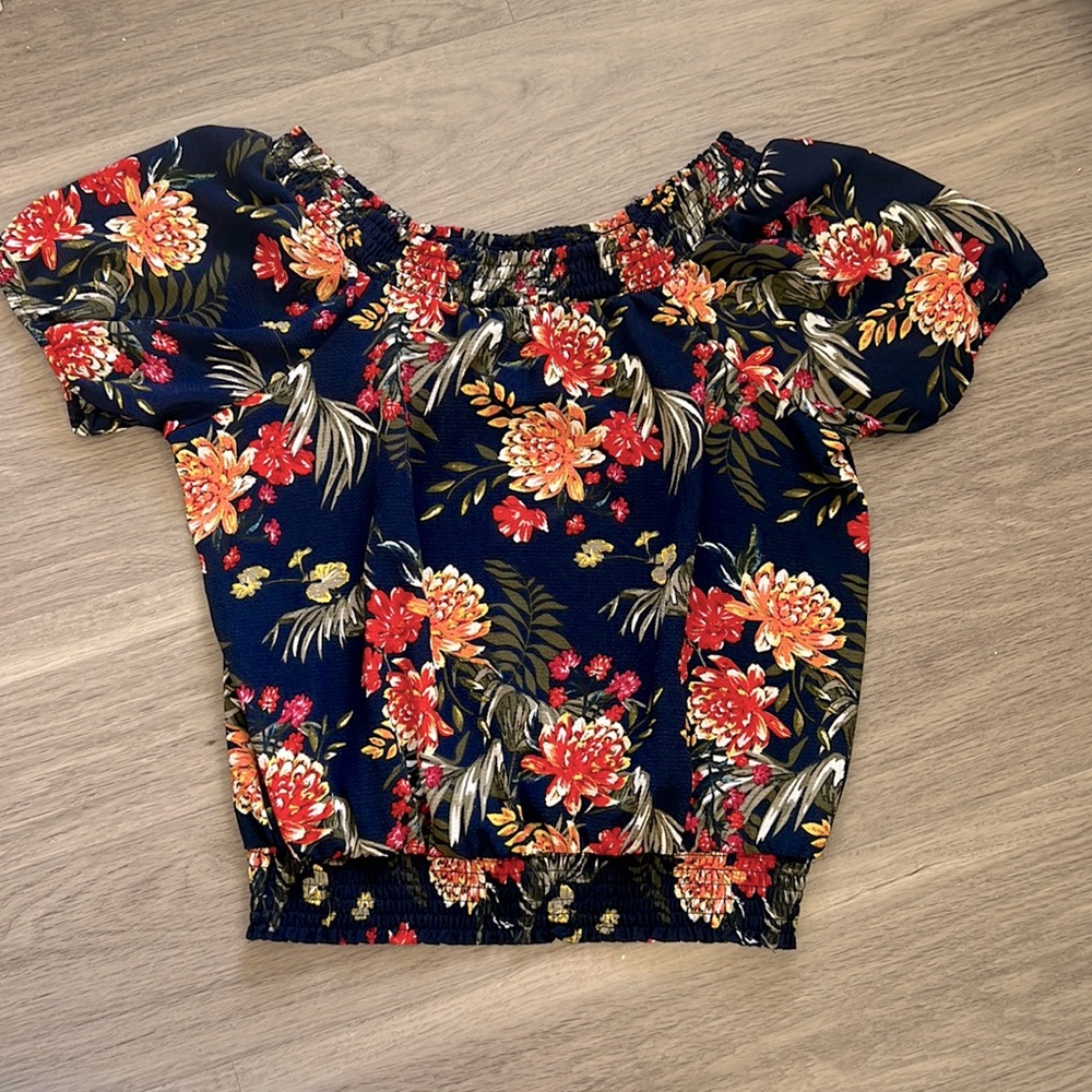 Pink rose blue floral/tropical top. Size:L. Gently Used.